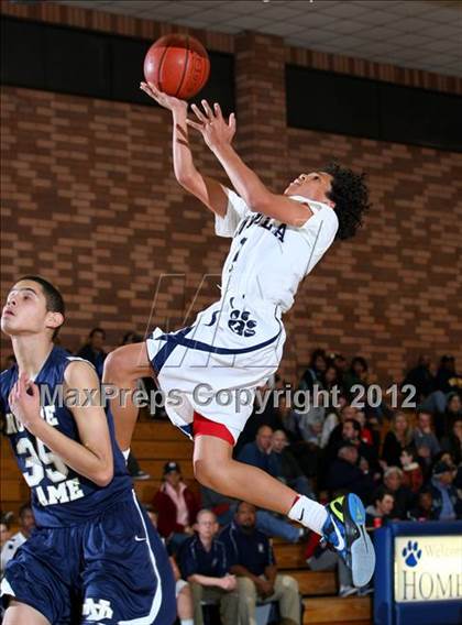 Thumbnail 2 in Notre Dame vs. Loyola photogallery.