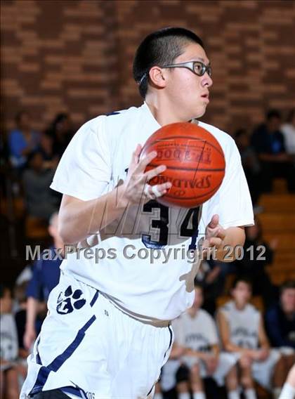 Thumbnail 3 in Notre Dame vs. Loyola photogallery.
