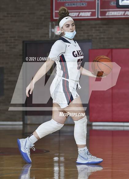 Thumbnail 3 in Maria Regina @ Kennedy Catholic photogallery.