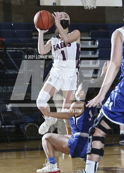 Thumbnail 3 in Maria Regina @ Kennedy Catholic photogallery.