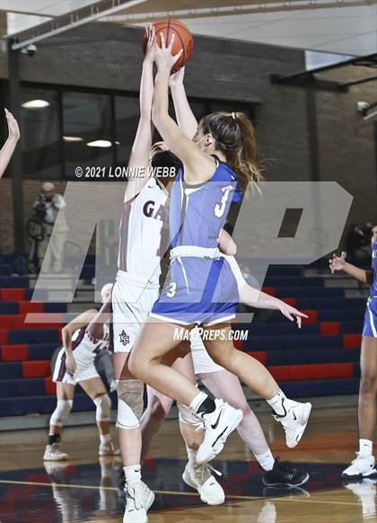 Thumbnail 1 in Maria Regina @ Kennedy Catholic photogallery.