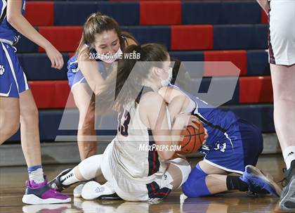 Thumbnail 2 in Maria Regina @ Kennedy Catholic photogallery.