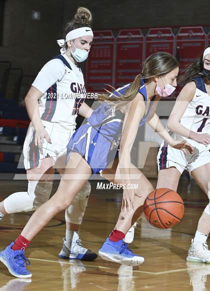 Thumbnail 3 in Maria Regina @ Kennedy Catholic photogallery.
