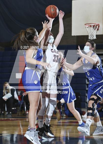 Thumbnail 2 in Maria Regina @ Kennedy Catholic photogallery.