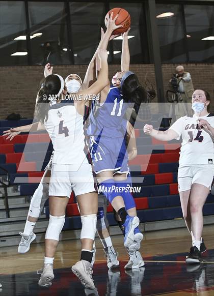 Thumbnail 3 in Maria Regina @ Kennedy Catholic photogallery.