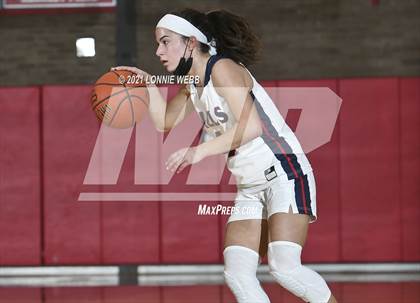 Thumbnail 3 in Maria Regina @ Kennedy Catholic photogallery.
