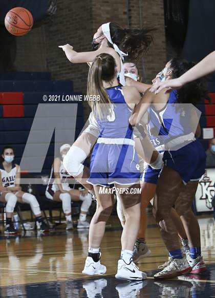 Thumbnail 2 in Maria Regina @ Kennedy Catholic photogallery.