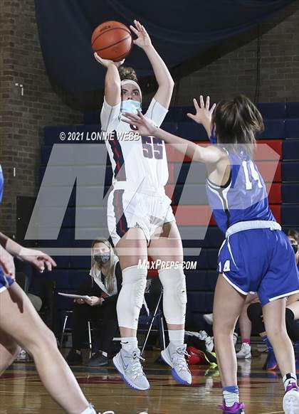 Thumbnail 1 in Maria Regina @ Kennedy Catholic photogallery.