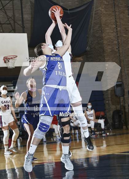 Thumbnail 1 in Maria Regina @ Kennedy Catholic photogallery.