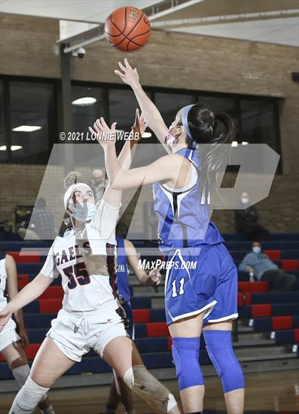 Thumbnail 3 in Maria Regina @ Kennedy Catholic photogallery.