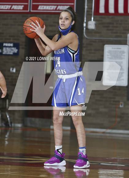 Thumbnail 3 in Maria Regina @ Kennedy Catholic photogallery.