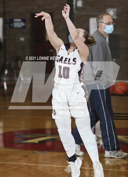 Thumbnail 1 in Maria Regina @ Kennedy Catholic photogallery.