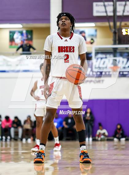 Thumbnail 1 in Centennial vs Millbrook (John Wall Holiday Invitational) photogallery.