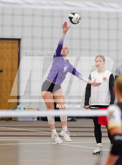 Thumbnail 2 in Rochester vs. Leo (Warsaw Invite) photogallery.