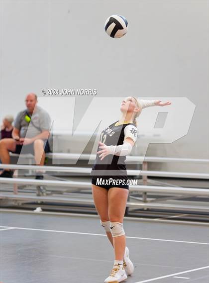 Thumbnail 2 in Rochester vs. Leo (Warsaw Invite) photogallery.