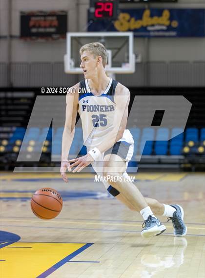 Thumbnail 2 in Pioneer vs Soquel (Santa Cruz Warriors NorCal Invitational) photogallery.
