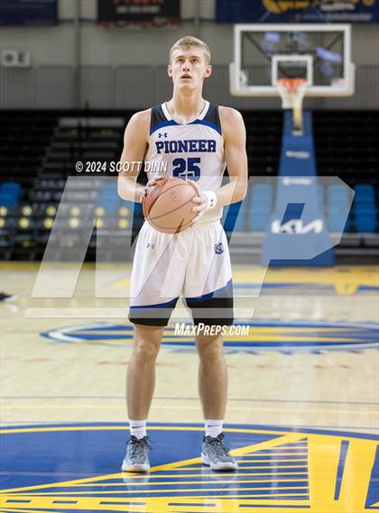 Thumbnail 3 in Pioneer vs Soquel (Santa Cruz Warriors NorCal Invitational) photogallery.