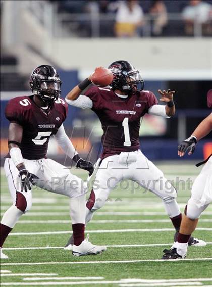 Thumbnail 2 in Summit vs. Mansfield Timberview (Kirk Herbstreit Varsity Football Series) photogallery.