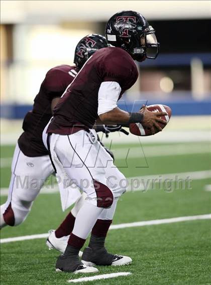 Thumbnail 1 in Summit vs. Mansfield Timberview (Kirk Herbstreit Varsity Football Series) photogallery.