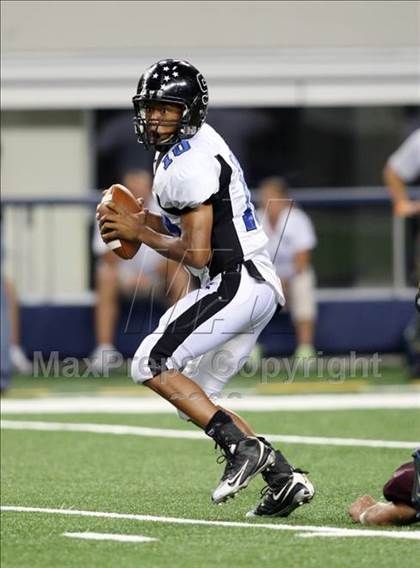 Thumbnail 3 in Summit vs. Mansfield Timberview (Kirk Herbstreit Varsity Football Series) photogallery.
