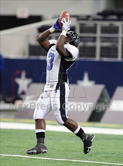 Thumbnail 2 in Summit vs. Mansfield Timberview (Kirk Herbstreit Varsity Football Series) photogallery.