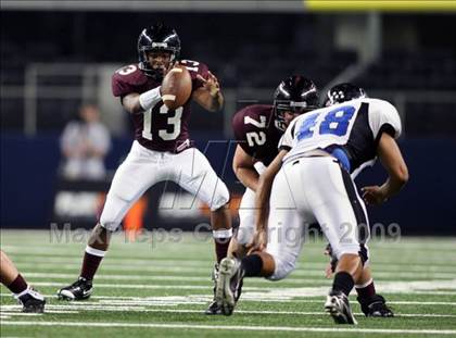 Thumbnail 2 in Summit vs. Mansfield Timberview (Kirk Herbstreit Varsity Football Series) photogallery.