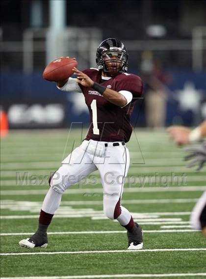 Thumbnail 2 in Summit vs. Mansfield Timberview (Kirk Herbstreit Varsity Football Series) photogallery.