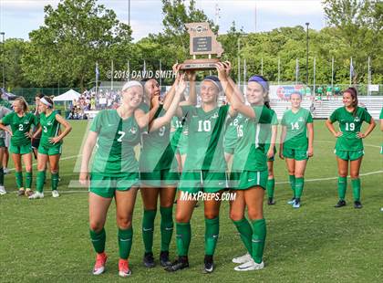 Thumbnail 1 in Liberty vs Nerinx Hall_MSHSAA Class 4 Championship photogallery.