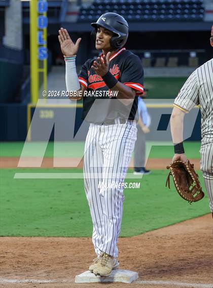 Thumbnail 2 in Collinsville vs. Centerville (UIL 2A Baseball Semifinal) photogallery.