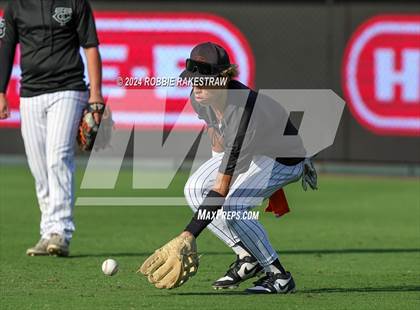 Thumbnail 2 in Collinsville vs. Centerville (UIL 2A Baseball Semifinal) photogallery.