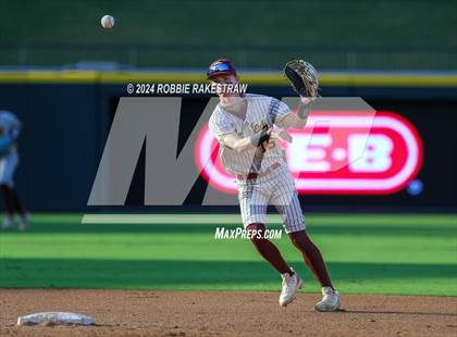 Thumbnail 3 in Collinsville vs. Centerville (UIL 2A Baseball Semifinal) photogallery.