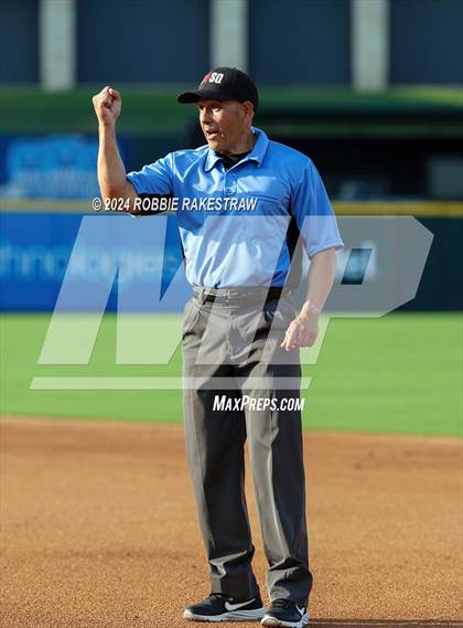 Thumbnail 2 in Collinsville vs. Centerville (UIL 2A Baseball Semifinal) photogallery.