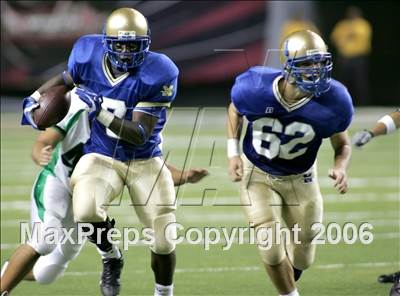 Thumbnail 3 in McEachern vs. Roswell (Kickoff Classic) photogallery.