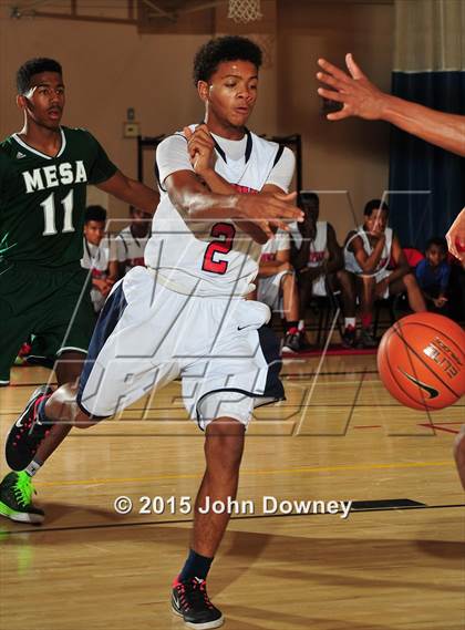 Thumbnail 3 in Leuzinger vs. Murrieta Mesa (MaxPreps Holiday Classic) photogallery.