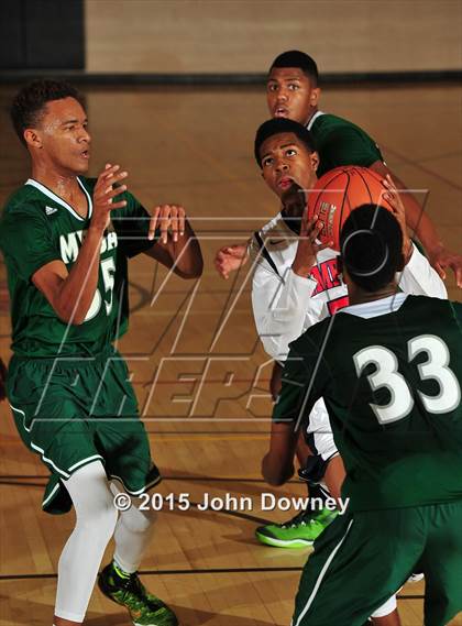 Thumbnail 2 in Leuzinger vs. Murrieta Mesa (MaxPreps Holiday Classic) photogallery.