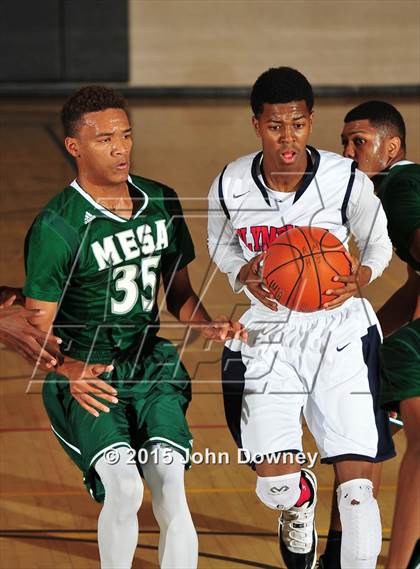 Thumbnail 3 in Leuzinger vs. Murrieta Mesa (MaxPreps Holiday Classic) photogallery.