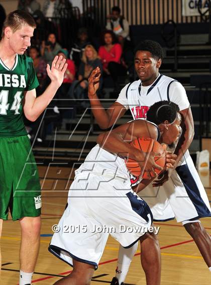 Thumbnail 1 in Leuzinger vs. Murrieta Mesa (MaxPreps Holiday Classic) photogallery.