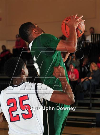 Thumbnail 1 in Leuzinger vs. Murrieta Mesa (MaxPreps Holiday Classic) photogallery.