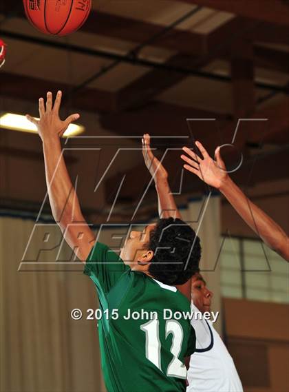 Thumbnail 3 in Leuzinger vs. Murrieta Mesa (MaxPreps Holiday Classic) photogallery.