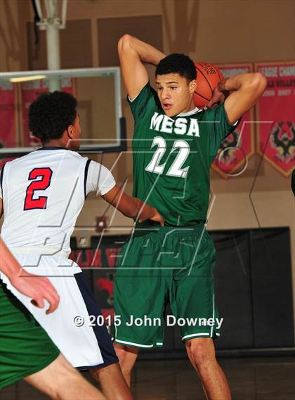 Thumbnail 1 in Leuzinger vs. Murrieta Mesa (MaxPreps Holiday Classic) photogallery.