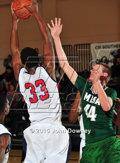 Thumbnail 3 in Leuzinger vs. Murrieta Mesa (MaxPreps Holiday Classic) photogallery.