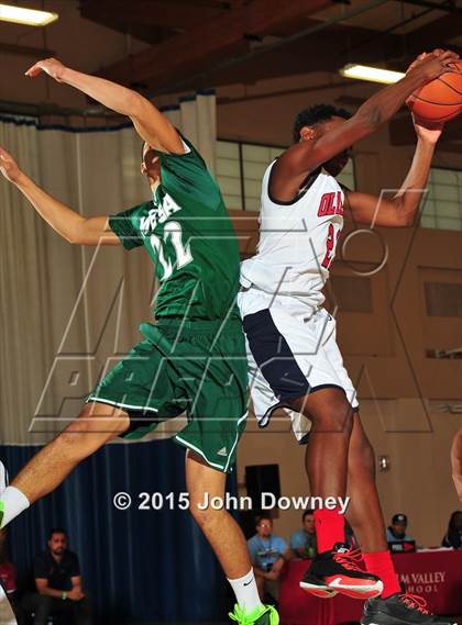Thumbnail 1 in Leuzinger vs. Murrieta Mesa (MaxPreps Holiday Classic) photogallery.