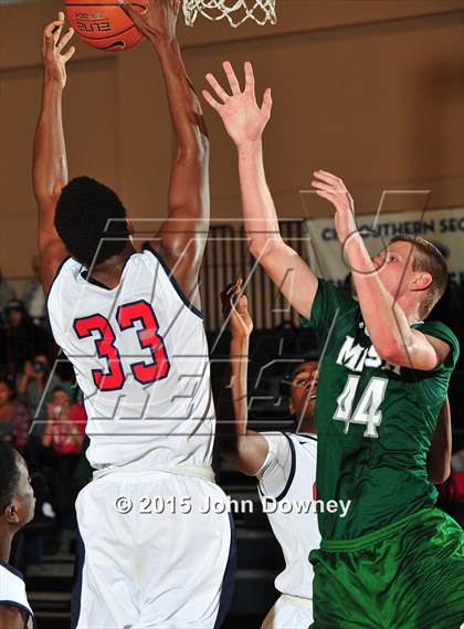 Thumbnail 2 in Leuzinger vs. Murrieta Mesa (MaxPreps Holiday Classic) photogallery.