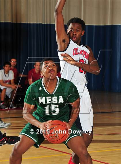 Thumbnail 1 in Leuzinger vs. Murrieta Mesa (MaxPreps Holiday Classic) photogallery.