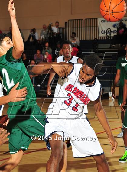 Thumbnail 1 in Leuzinger vs. Murrieta Mesa (MaxPreps Holiday Classic) photogallery.