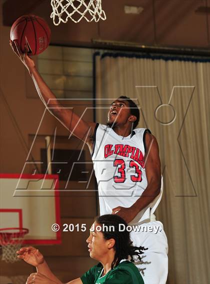 Thumbnail 1 in Leuzinger vs. Murrieta Mesa (MaxPreps Holiday Classic) photogallery.