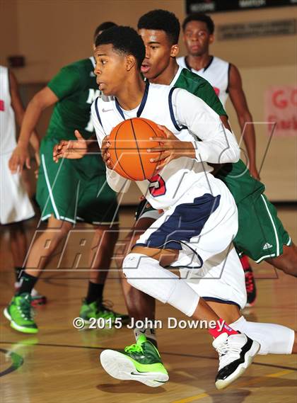Thumbnail 3 in Leuzinger vs. Murrieta Mesa (MaxPreps Holiday Classic) photogallery.