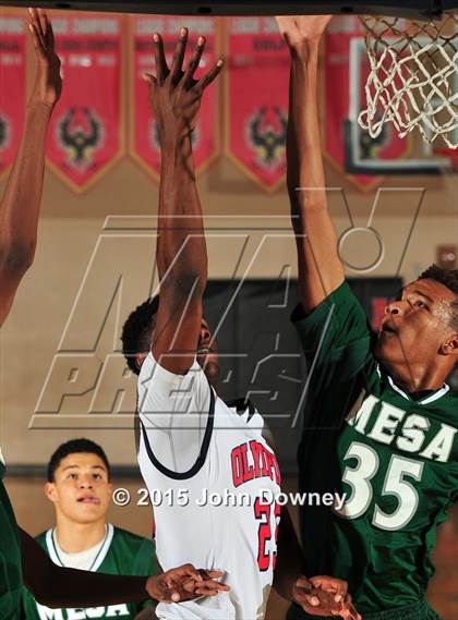 Thumbnail 1 in Leuzinger vs. Murrieta Mesa (MaxPreps Holiday Classic) photogallery.