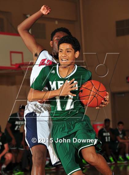 Thumbnail 3 in Leuzinger vs. Murrieta Mesa (MaxPreps Holiday Classic) photogallery.