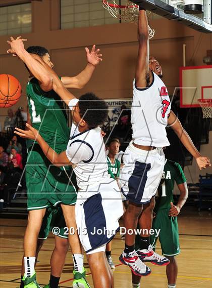 Thumbnail 2 in Leuzinger vs. Murrieta Mesa (MaxPreps Holiday Classic) photogallery.